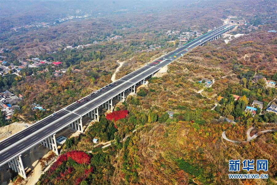 10月26日、済泰高速道路（ドローンによる撮影・邢広利）。
