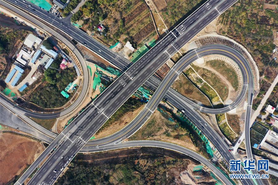済南―泰安高速道路が近く開通　山東省