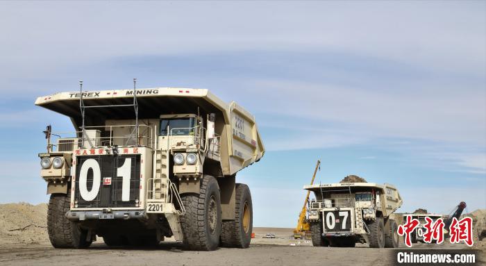 世界初の極寒稼働環境5G＋220トン自動運転トラック隊が試運営を開始