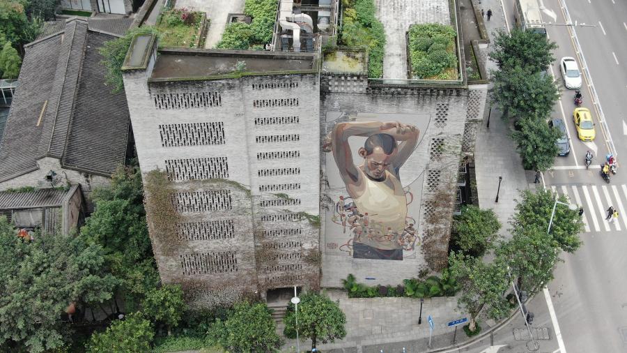重慶にスペインのストリートアーティストの大型壁画が登場