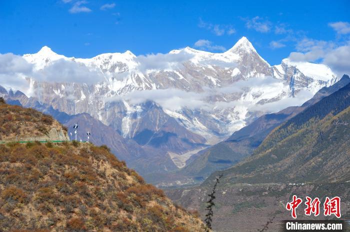 世界最大の峡谷で「中国で最も美しい山の峰」を鑑賞