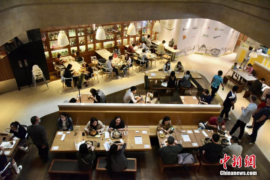 新型コロナ対策で飲食店の座席数制限などソーシャルディスタンスを強化　香港地区
