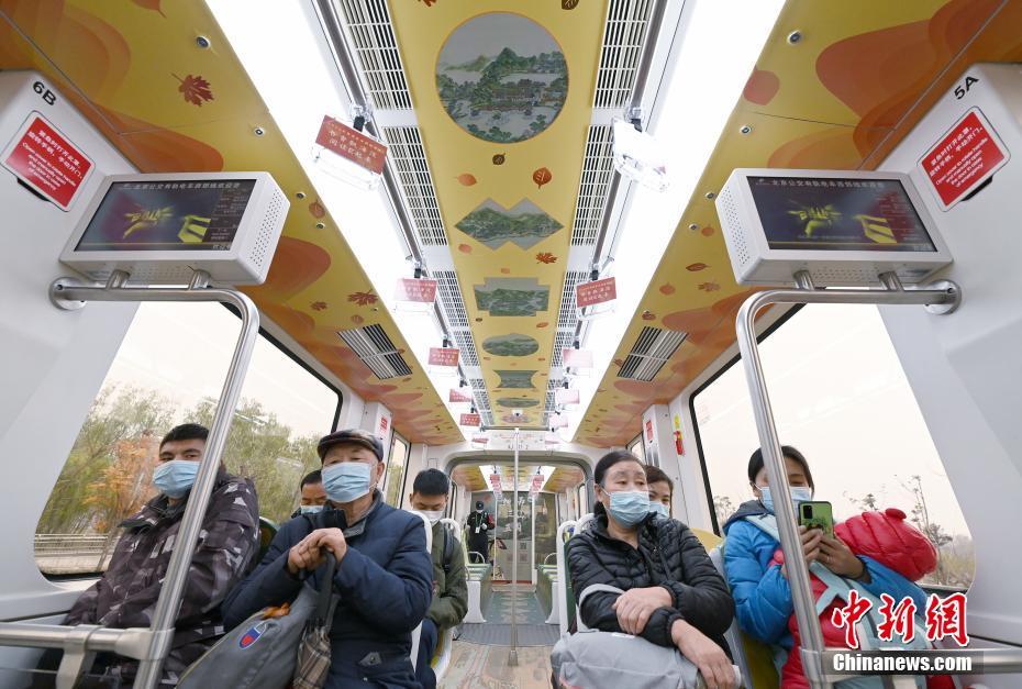 北京鉄道交通の西郊線がラッピング車両「三山五園号」を運行