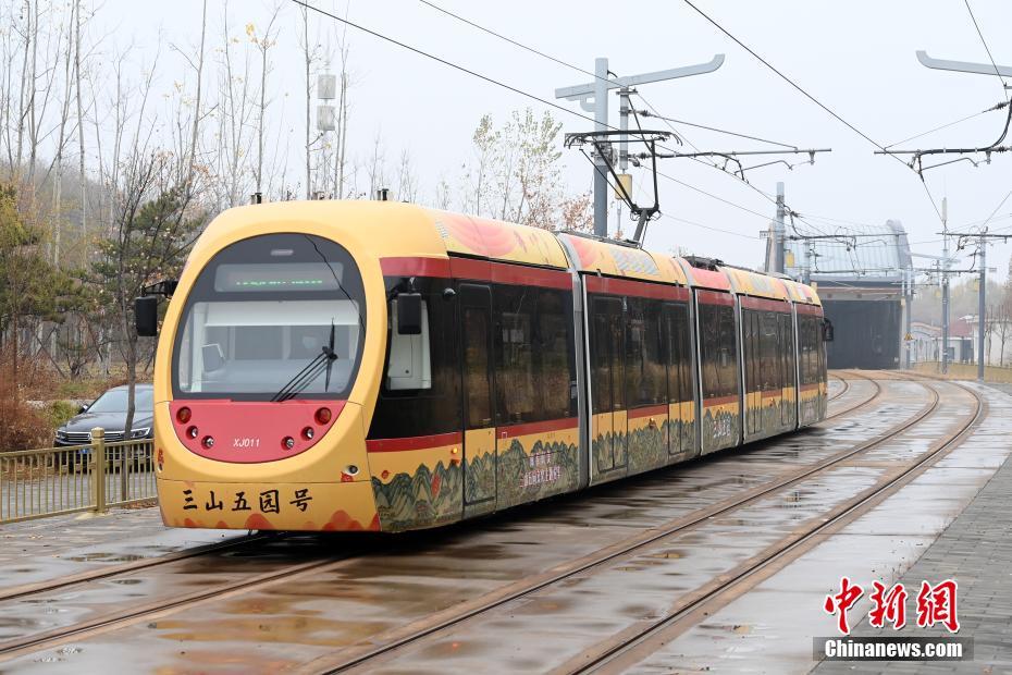 北京鉄道交通の西郊線がラッピング車両「三山五園号」を運行