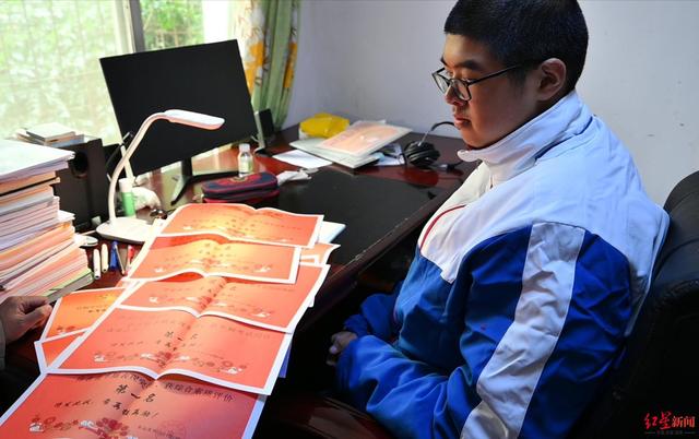 中国の身長2メートル21センチの14歳少年、ギネス記録更新へ！