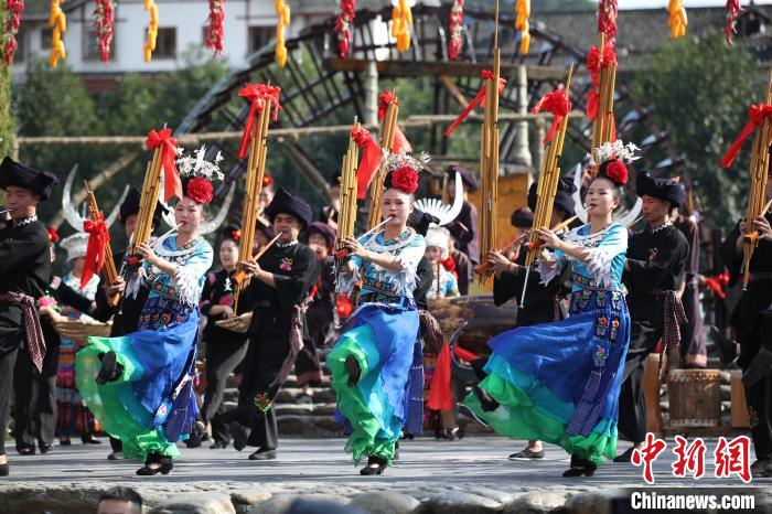 ミャオ族の新年を祝う、無形文化遺産パレードが開催　貴州省