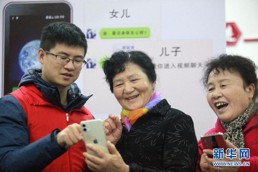 コミュニティでスマホ講座開講、高齢者に楽しい「スマートライフ」を　江蘇省揚州