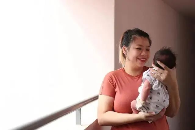 新型コロナの抗体を持つ赤ちゃんを出産した女性（画像はシンガポール紙「ザ・ストレーツ・タイムズ」により）
