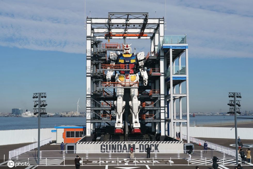 日本・横浜に巨大ガンダムが登場　高さ18メートルで迫力満点