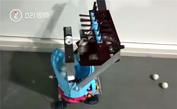女子中学生が収穫機からヒントを得た「ピンポン玉回収ロボット」を発明　上海