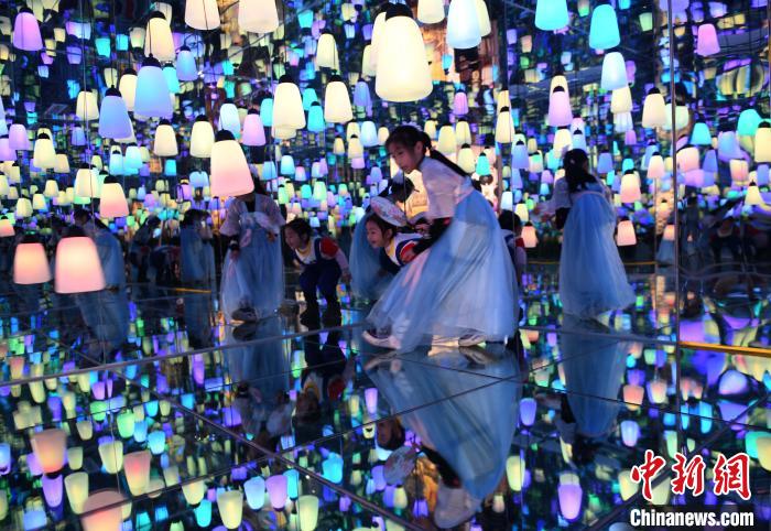 現代アートの魅力溢れる「音と光のアートミュージアム」が人気に　重慶