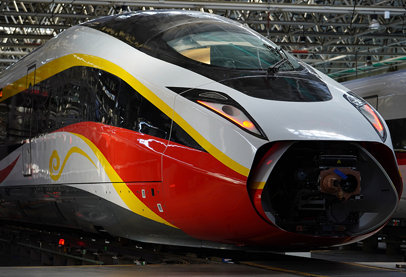 12月4日、時速400キロの国際相互接続高速列車（撮影・邢広利）。