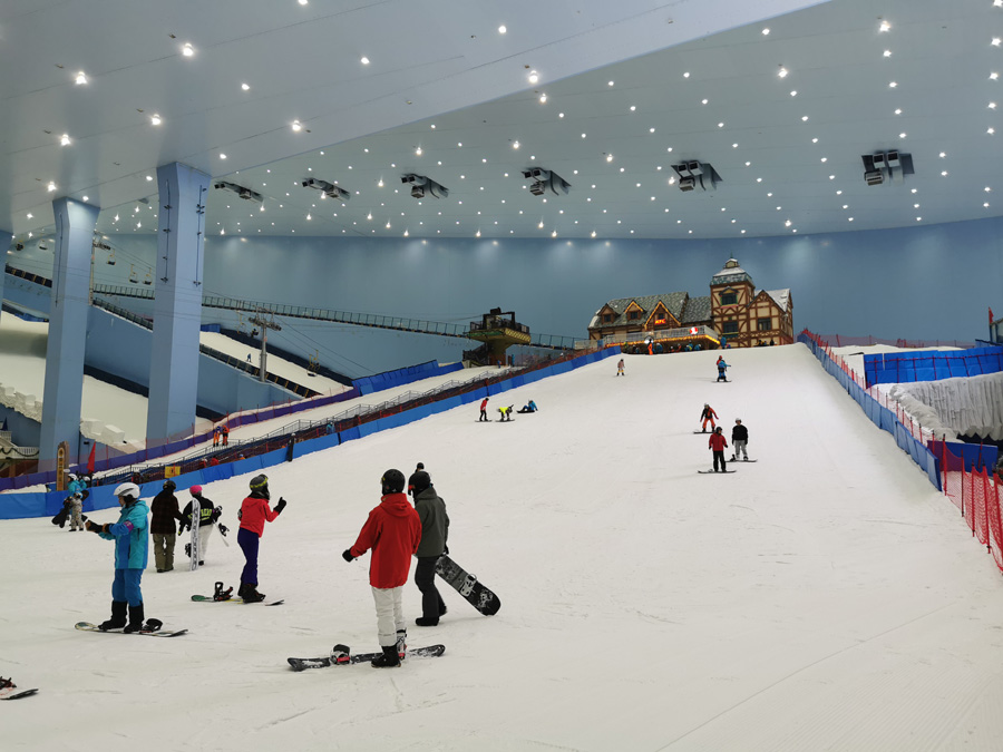 華南エリア最大の室内スキー場・広州融創雪世界を訪ねて　広東省