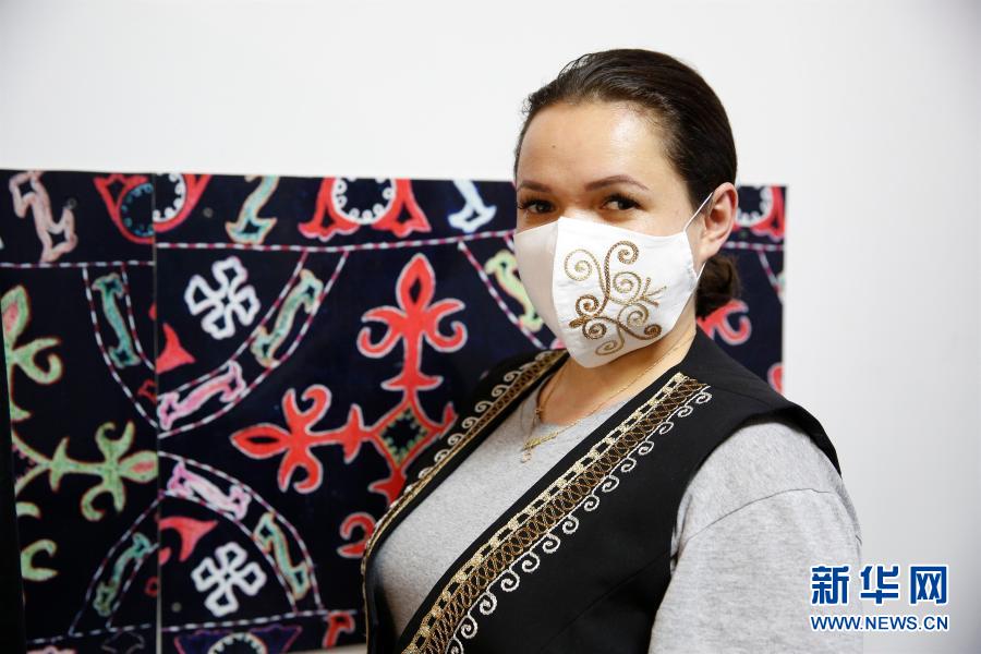 キルギスタンで「民族風」マスクが人気に　