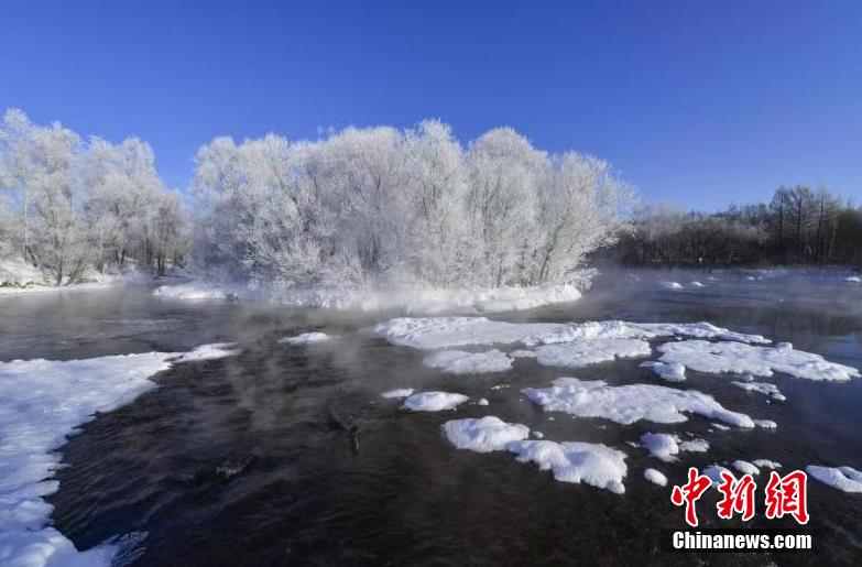 神秘的な美しさたたえる一面の樹氷　黒竜江省黒河市