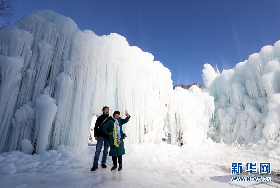 「氷の滝」の絶景、観賞シーズンに　河北省平山