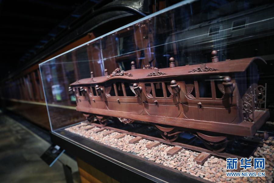 12月15日、ベルギー・ブリュッセルにある鉄道博物館の「トレインワールド」で、「皇室用客車」をチョコレートで作り上げた作品（撮影・鄭煥松）。
