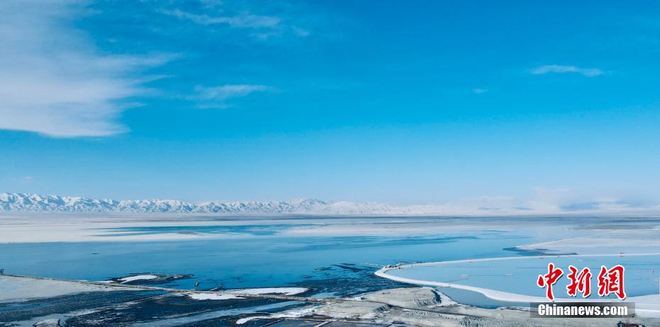 雪景色の「天空の鏡」チャカ塩湖　夢幻の境地が出現