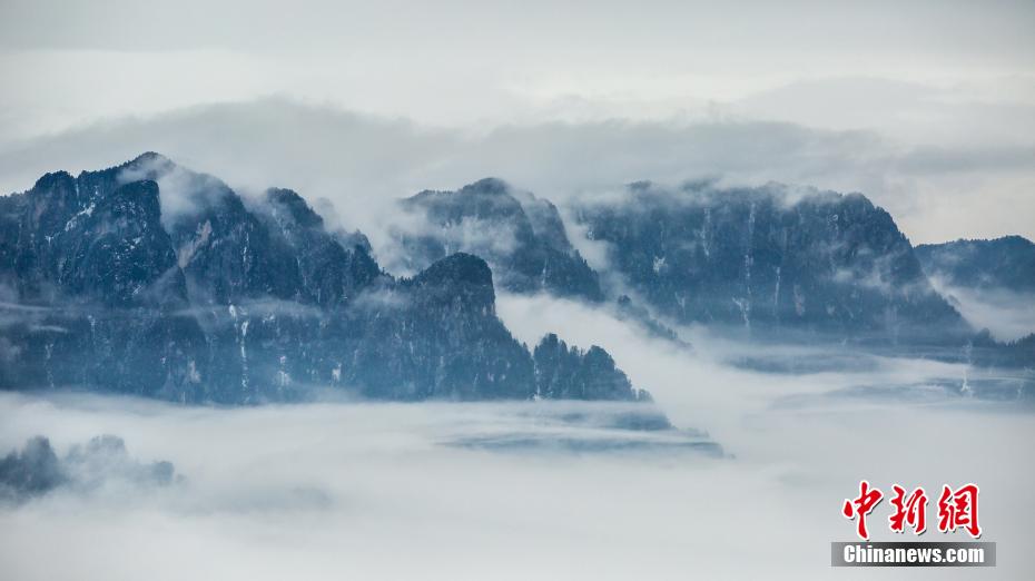 上空から撮影した神農架の氷雪世界　湖北省