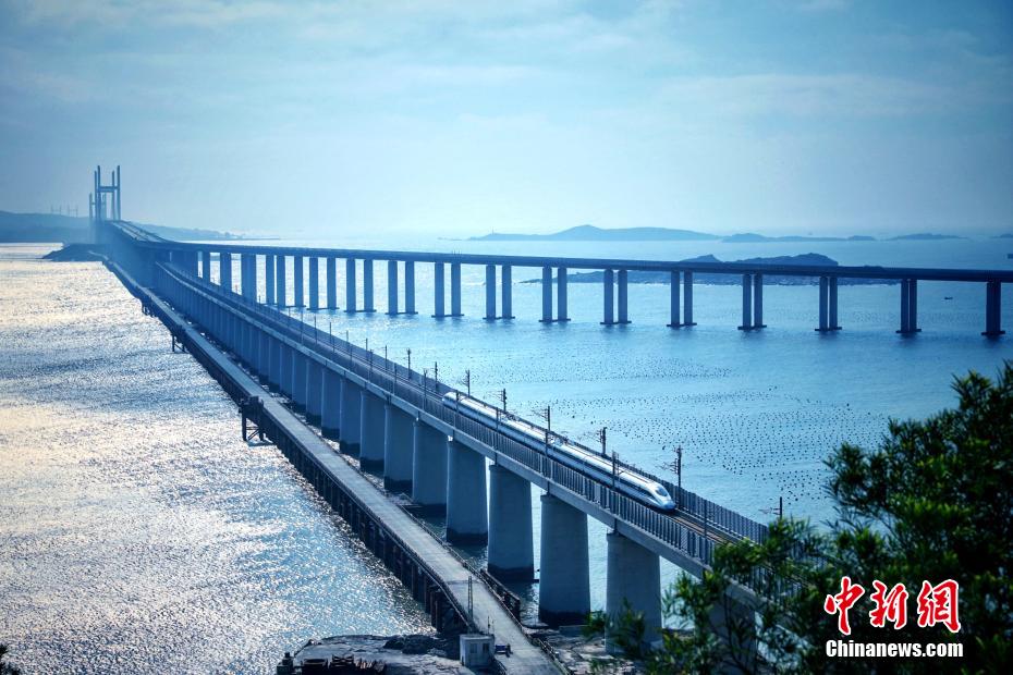 福平鉄道が開通・営業開始　中国初の海峡横断道路鉄道併用橋も同時に運用開始