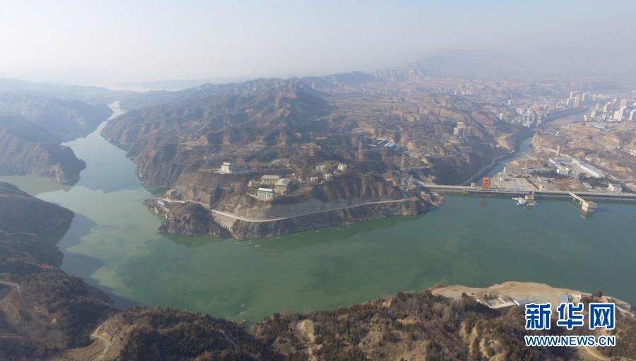 冬場の河川増水対応と安全確保のため黄河への放流量調整　甘粛省劉家峡ダム