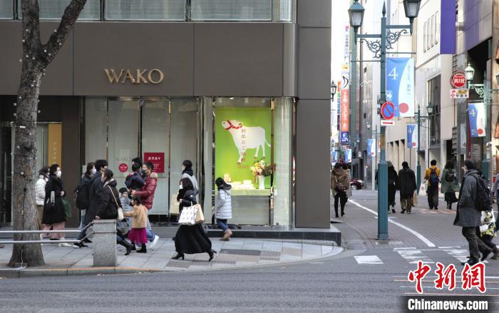 新春の「初売り」始める東京のショップ　日本