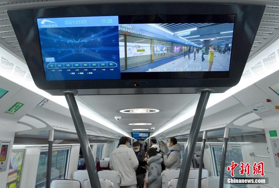 中国初の5G通信規格を導入した第一世代全自動無人運転鉄道車両が成都でラインオフ　四川省
