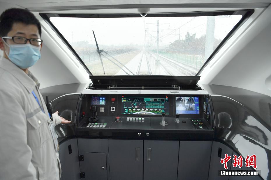 中国初の5G通信規格を導入した第一世代全自動無人運転鉄道車両が成都でラインオフ　四川省