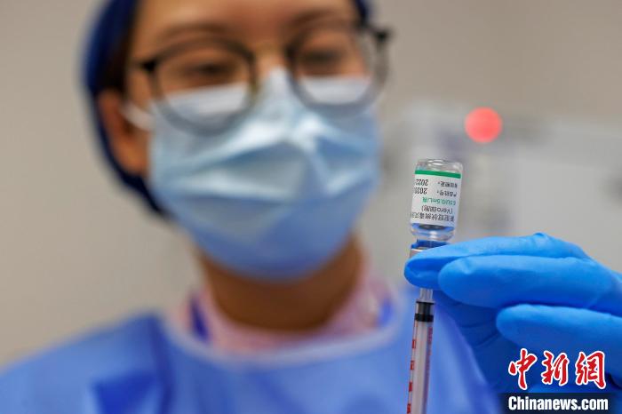 上海市の医療関係者が新型コロナワクチンを接種