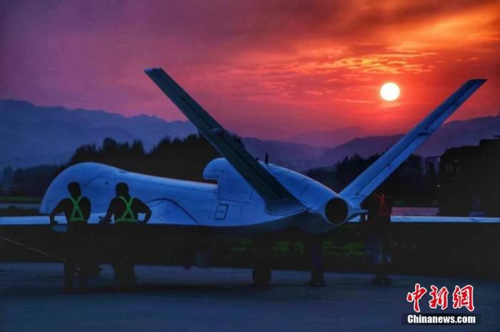 中国の新型無人機「WJ-700」、初飛行に成功