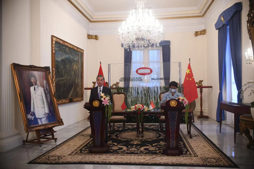 中国・インドネシア外相が共同記者会見　5つの共通認識