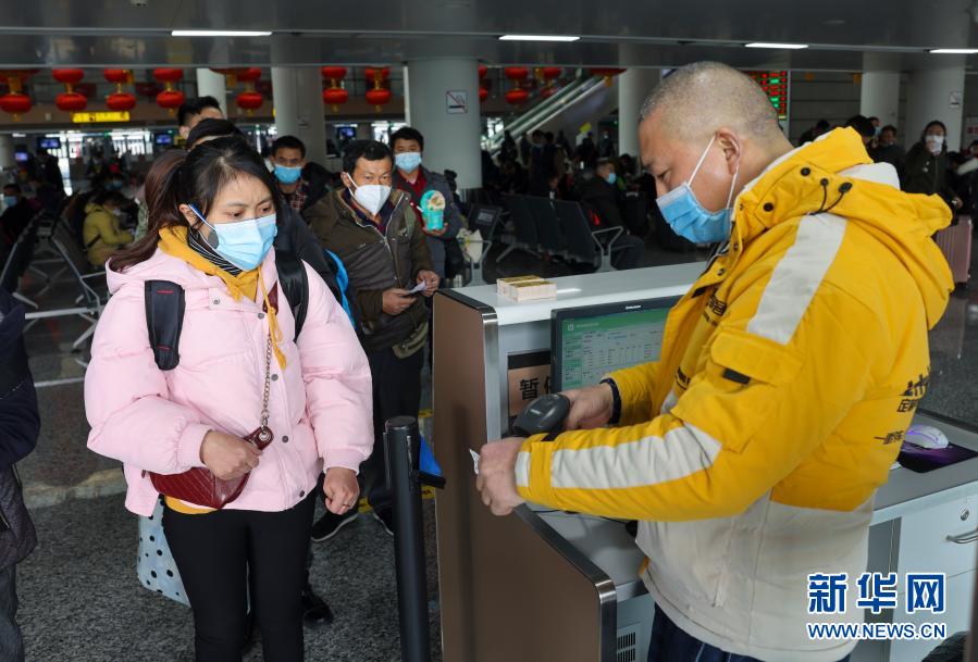 重慶空港に長距離旅客輸送専用のミニバン路線が開通