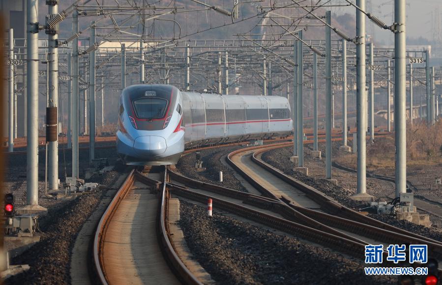 高速列車「復興号」シリーズのニューモデルが中国西南地域で営業運転開始