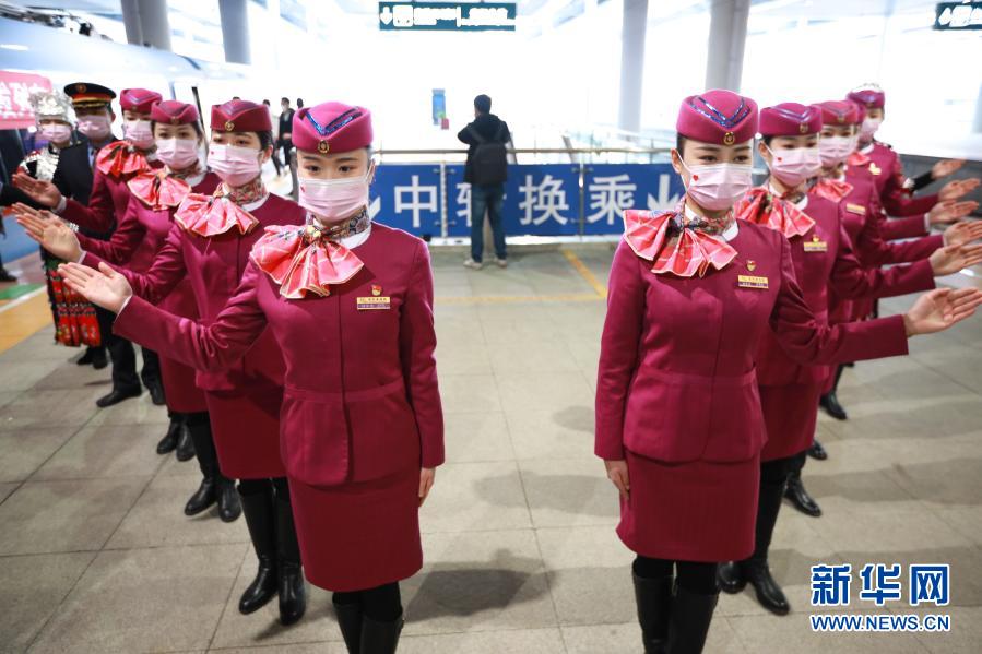 高速列車「復興号」シリーズのニューモデルが中国西南地域で営業運転開始