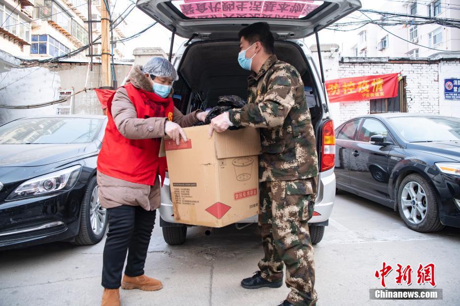 無料で食事を提供する元武装警察官　河北省石家荘