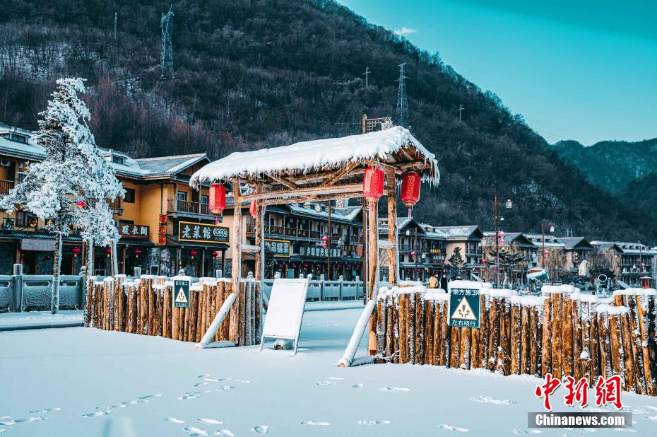 寒く寂しい神農架の「雪の巣」がロマン溢れる「雪郷」に変身　湖北省