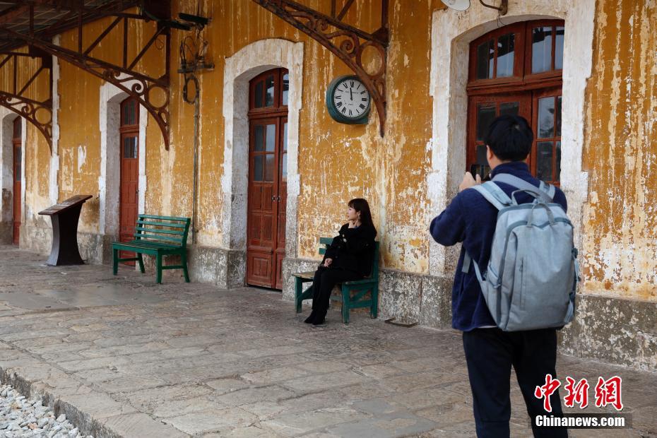 100年の歴史誇る碧色寨駅が人気観光スポットに　雲南省蒙自