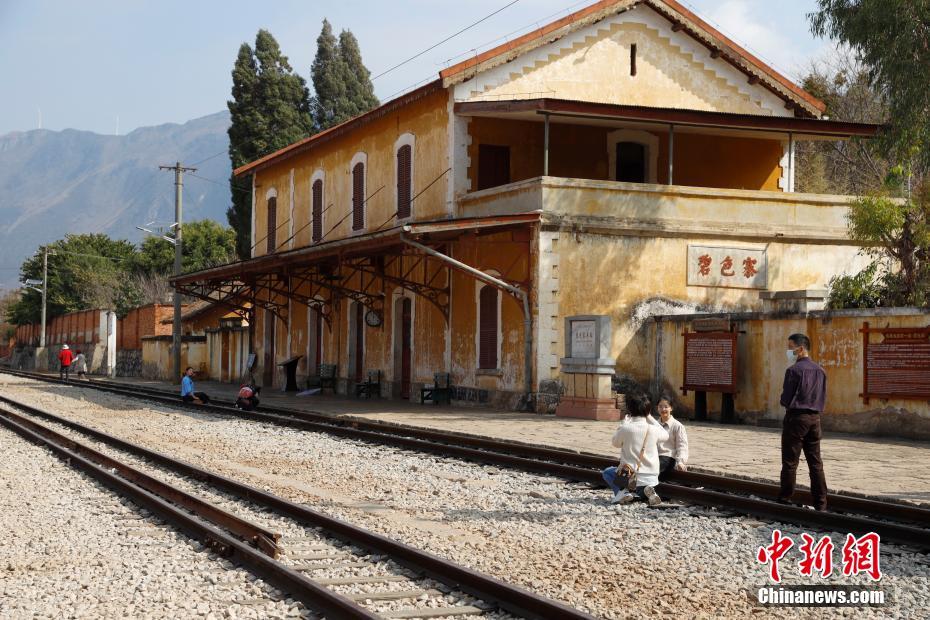 100年の歴史誇る碧色寨駅が人気観光スポットに　雲南省蒙自