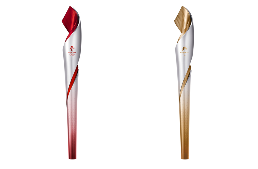 北京冬季オリンピックのトーチのデザイン（写真左）と北京冬季五輪パラリンピックのトーチのデザイン（写真右、資料提供・北京冬季五輪組織委員会）。