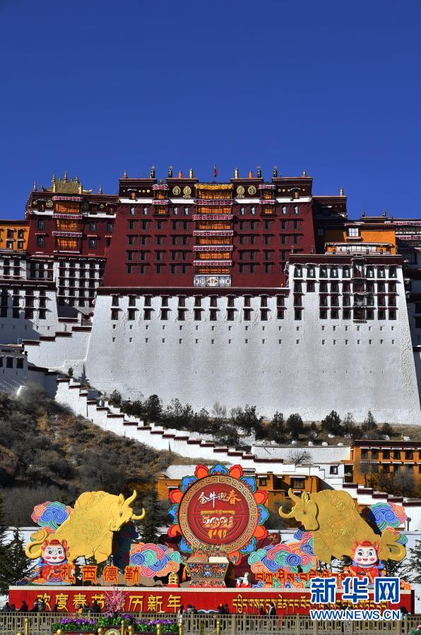 「ダブル新年」を迎えるチベット・ラサ