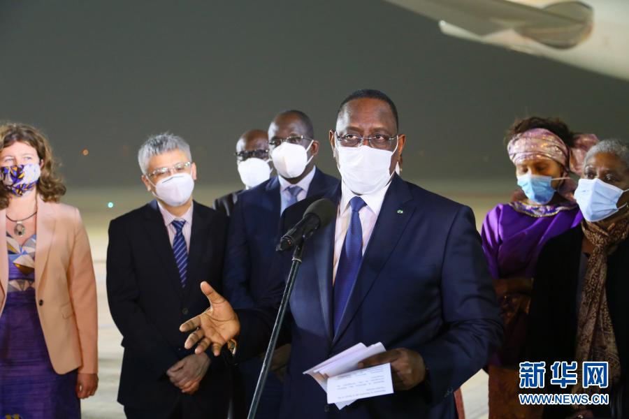 中国製新型コロナワクチン第1陣がセネガルの首都ダカールに到着