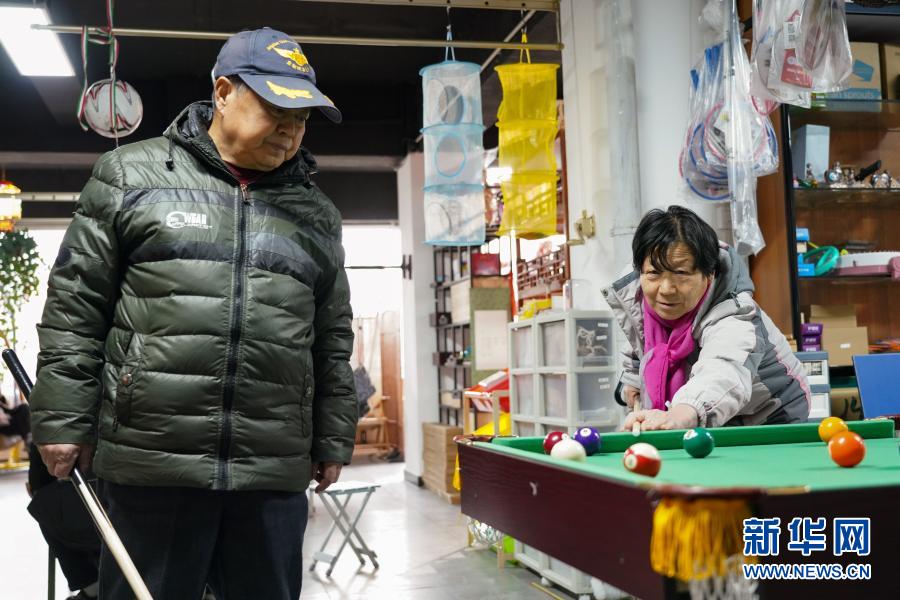 高齢者でも楽しめる玩具を取りそろえた憩いの店　北京