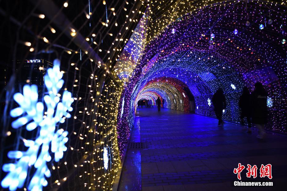 元宵節を祝う「冬季五輪ランタン展」開催　河北省張家口
