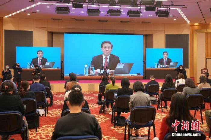 3月4日夜、第13期全国人民代表大会（全人代）第4回会議の記者会見が北京の人民大会堂で開催された。写真は分会場（撮影・蒋啓明）。