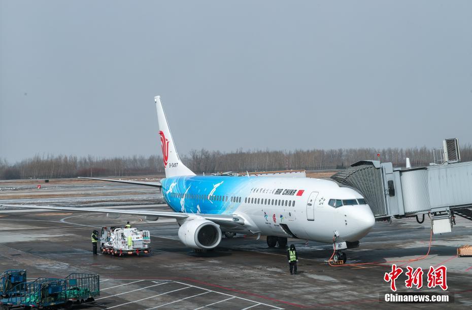 北京冬季パラリンピック開幕まであと1年　特別塗装機「冬季五輪競技号」が初飛行