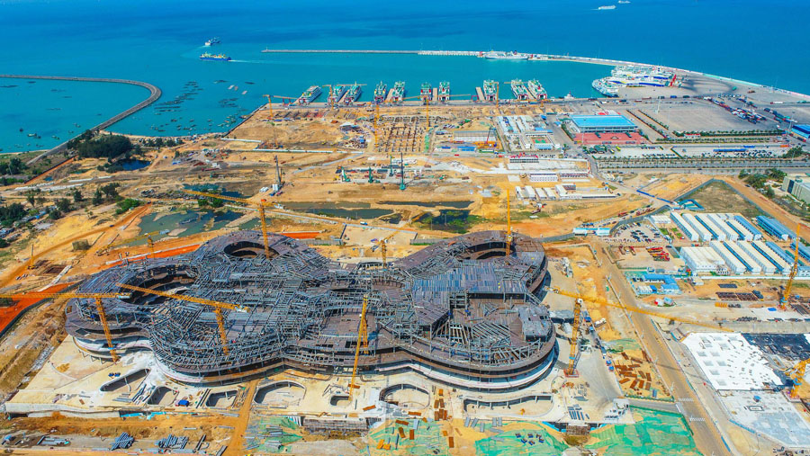 3月5日、上空から撮影した建設が急ピッチで進められている海口国際免税城プロジェクト（写真著作権はCFP視覚中国が所有のため転載禁止）。