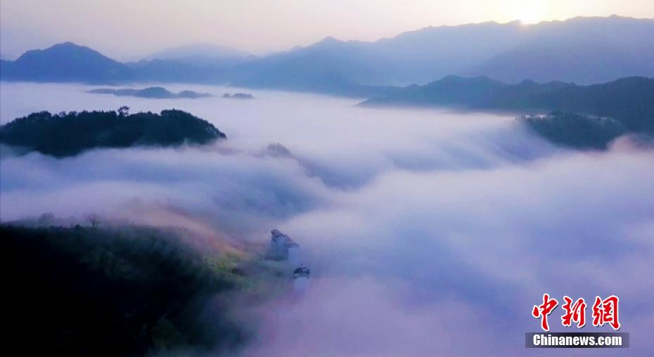 安徽省南部の村で「滝雲」発生　水墨画のような大自然の神秘