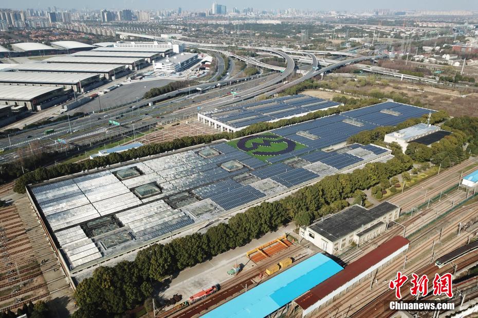 上海の10の地下鉄車両基地、屋根にソーラーパネルを設置