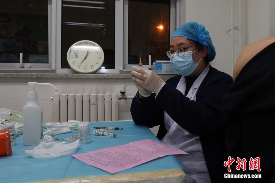コミュニティで夜間もワクチン接種が可能に　北京