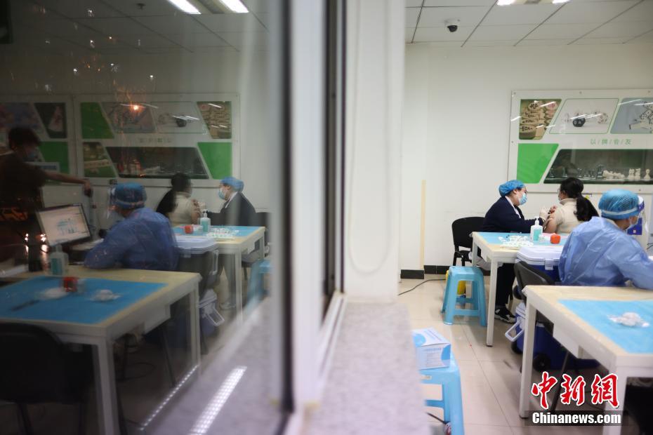 コミュニティで夜間もワクチン接種が可能に　北京
